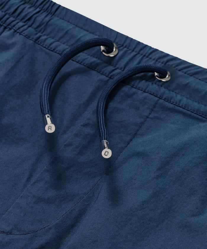 Light Sports Shorts w. Side Stripes: Deep Blue