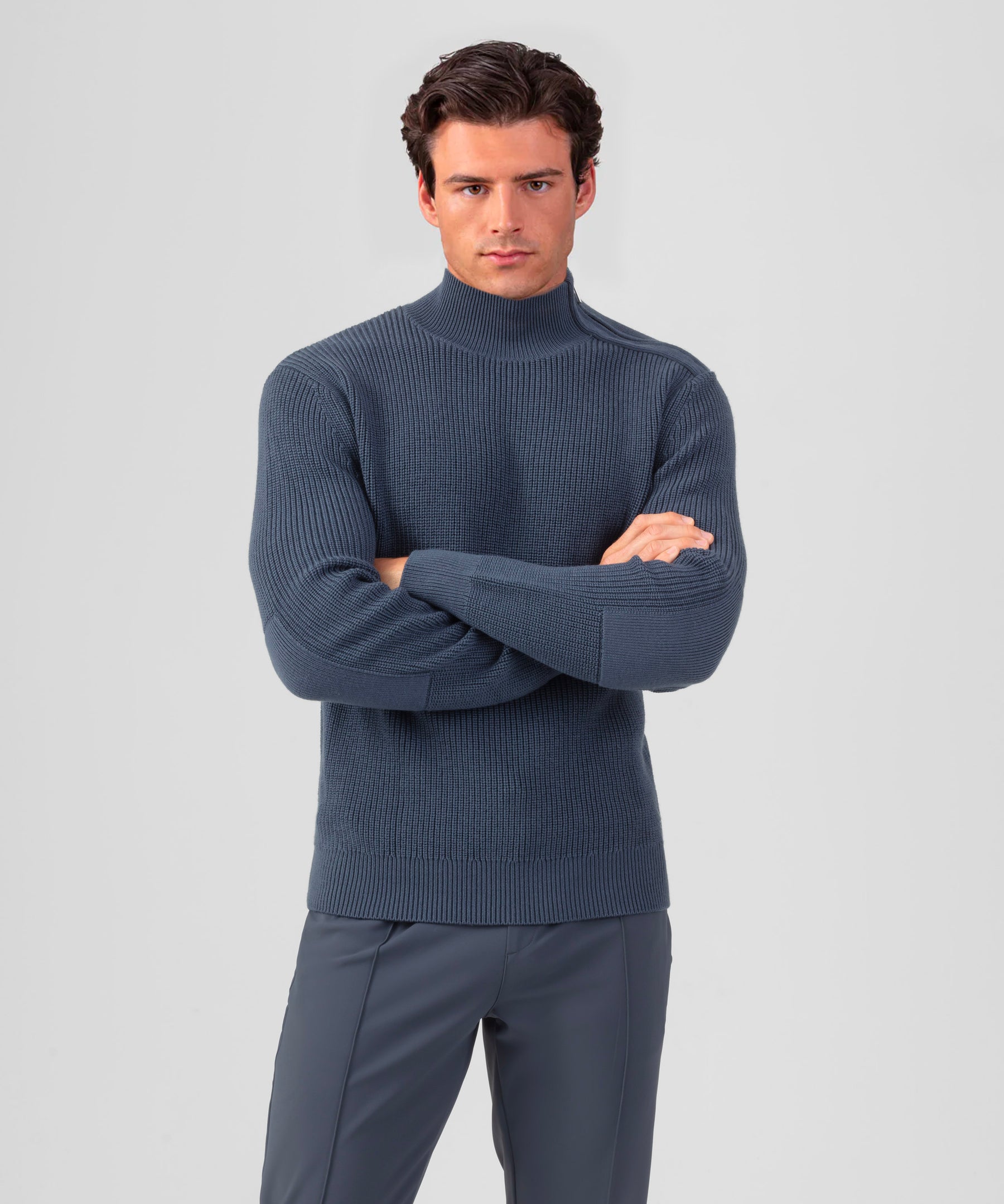 Wool Sweater w. Side-Collar Zip: Lava Grey