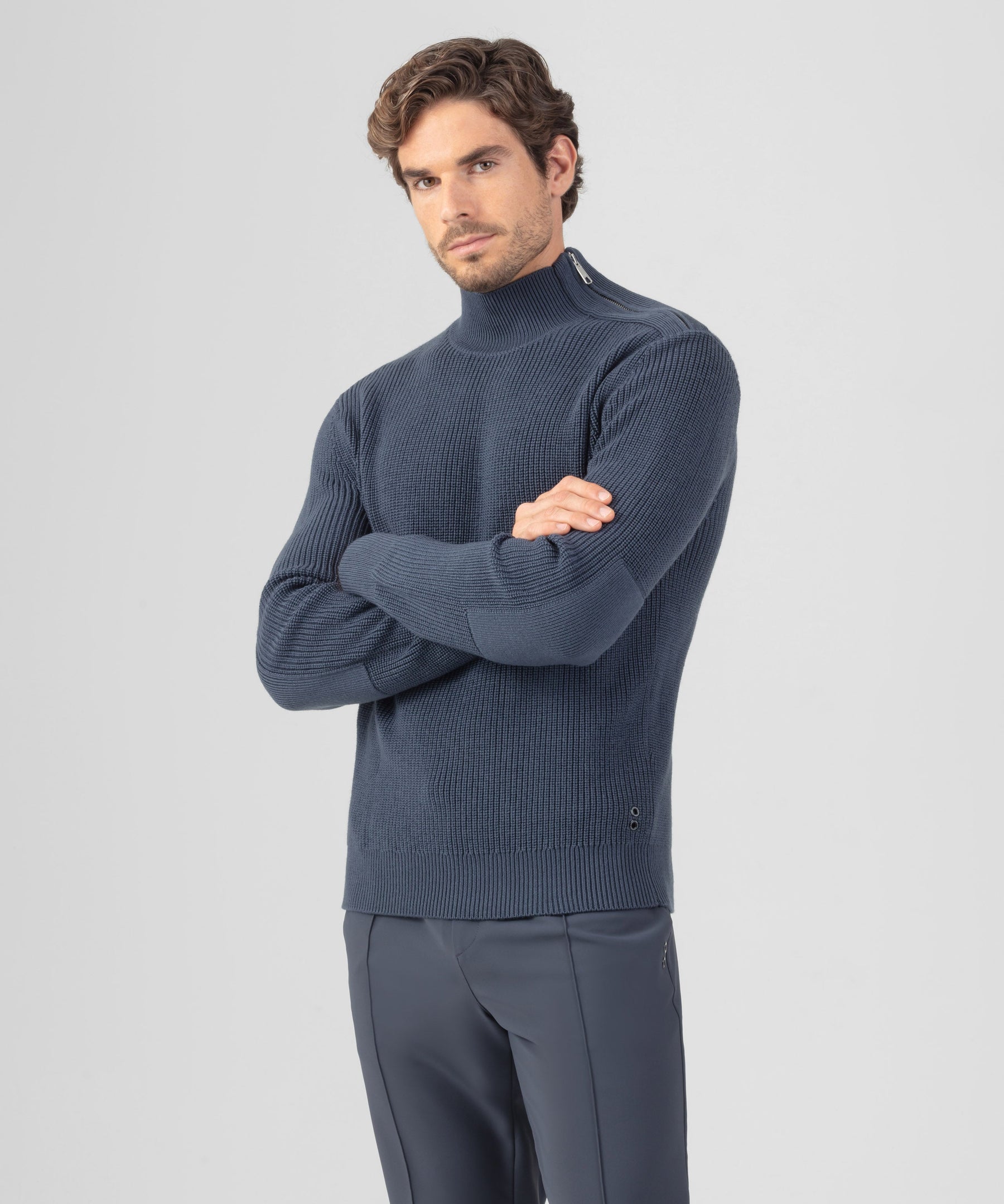 Wool Sweater w. Side-Collar Zip: Lava Grey