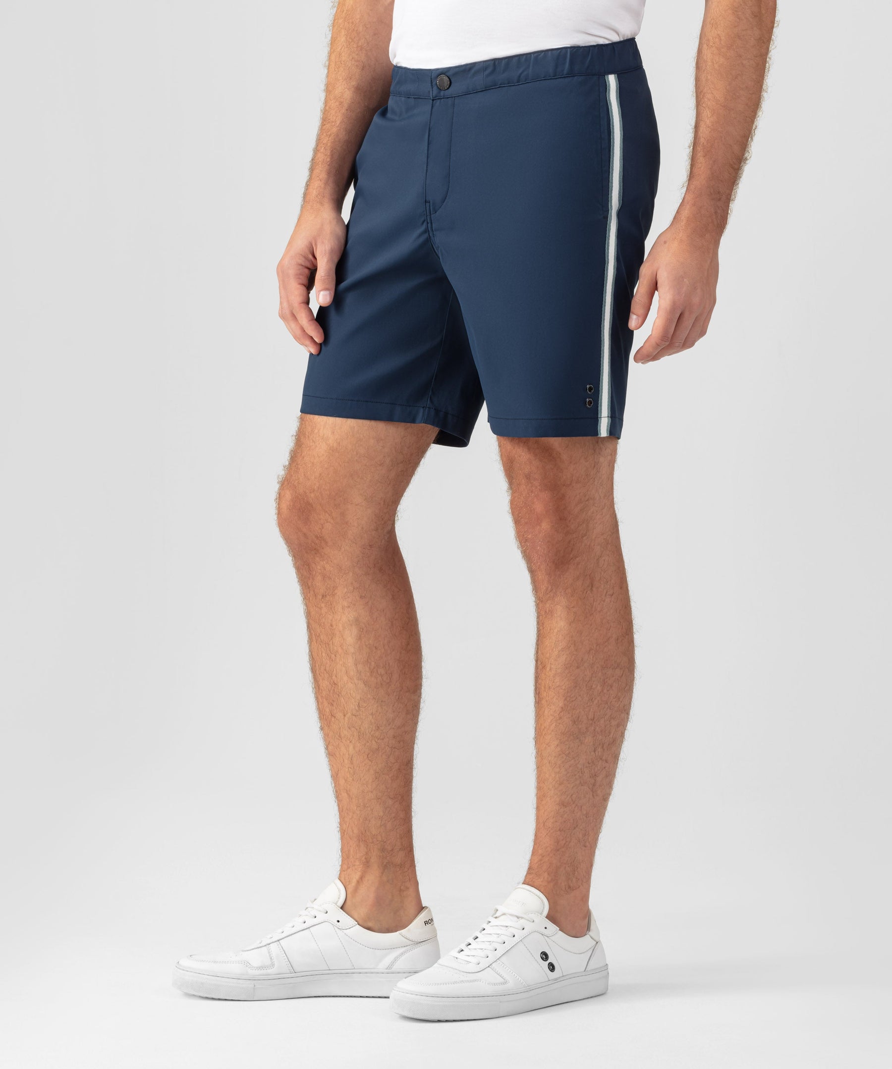 Sports Chino Shorts w. Side Stripes: Deep Ocean