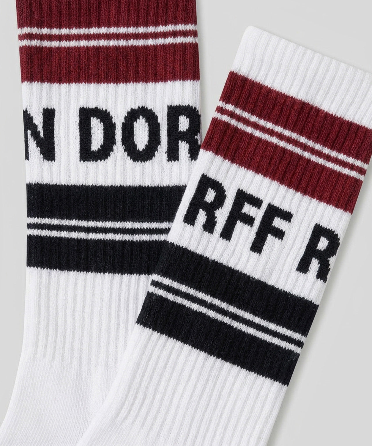 Sports Socks w. Cruise Stripes: Red
