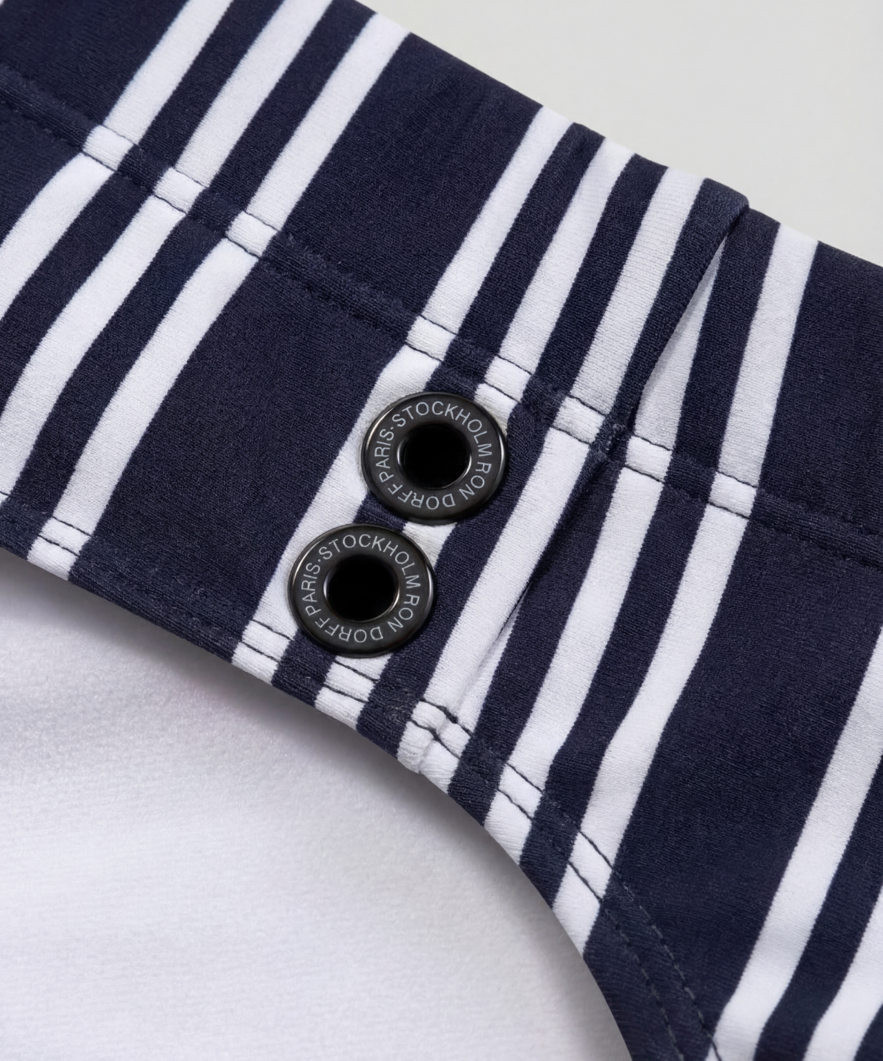 Swim Briefs w. Vertical Thin Stripes: Navy