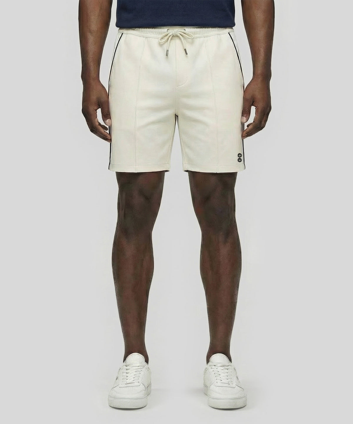 City Shorts w. Piping: Off White
