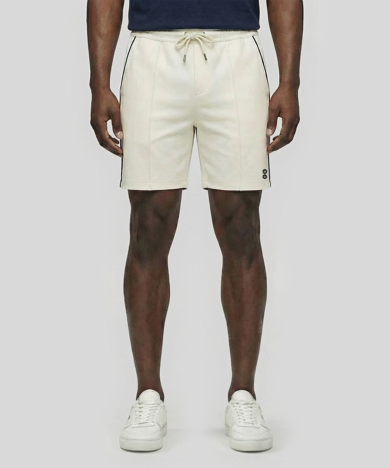 City Shorts w. Piping: Off White