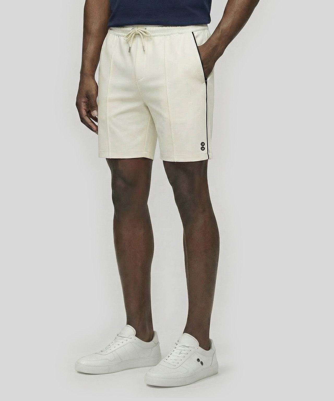 City Shorts w. Piping: Off White