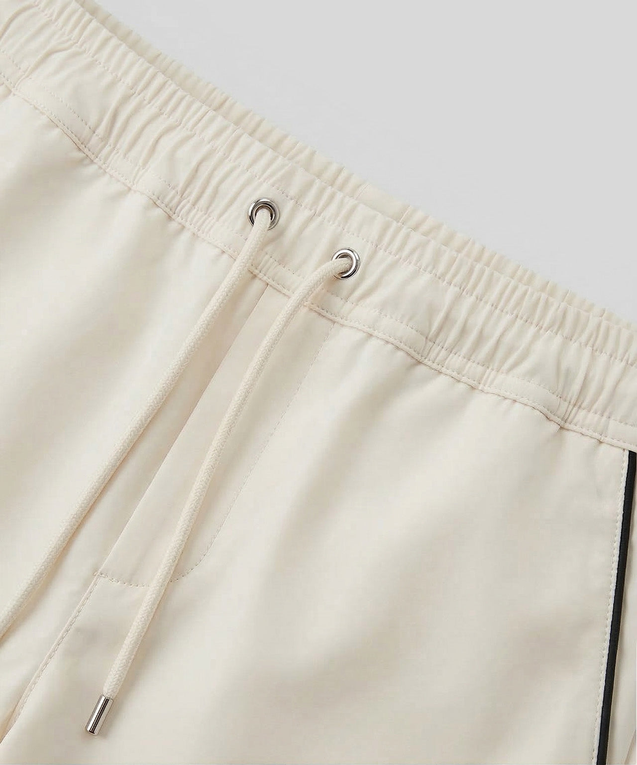 City Shorts w. Piping: Off White