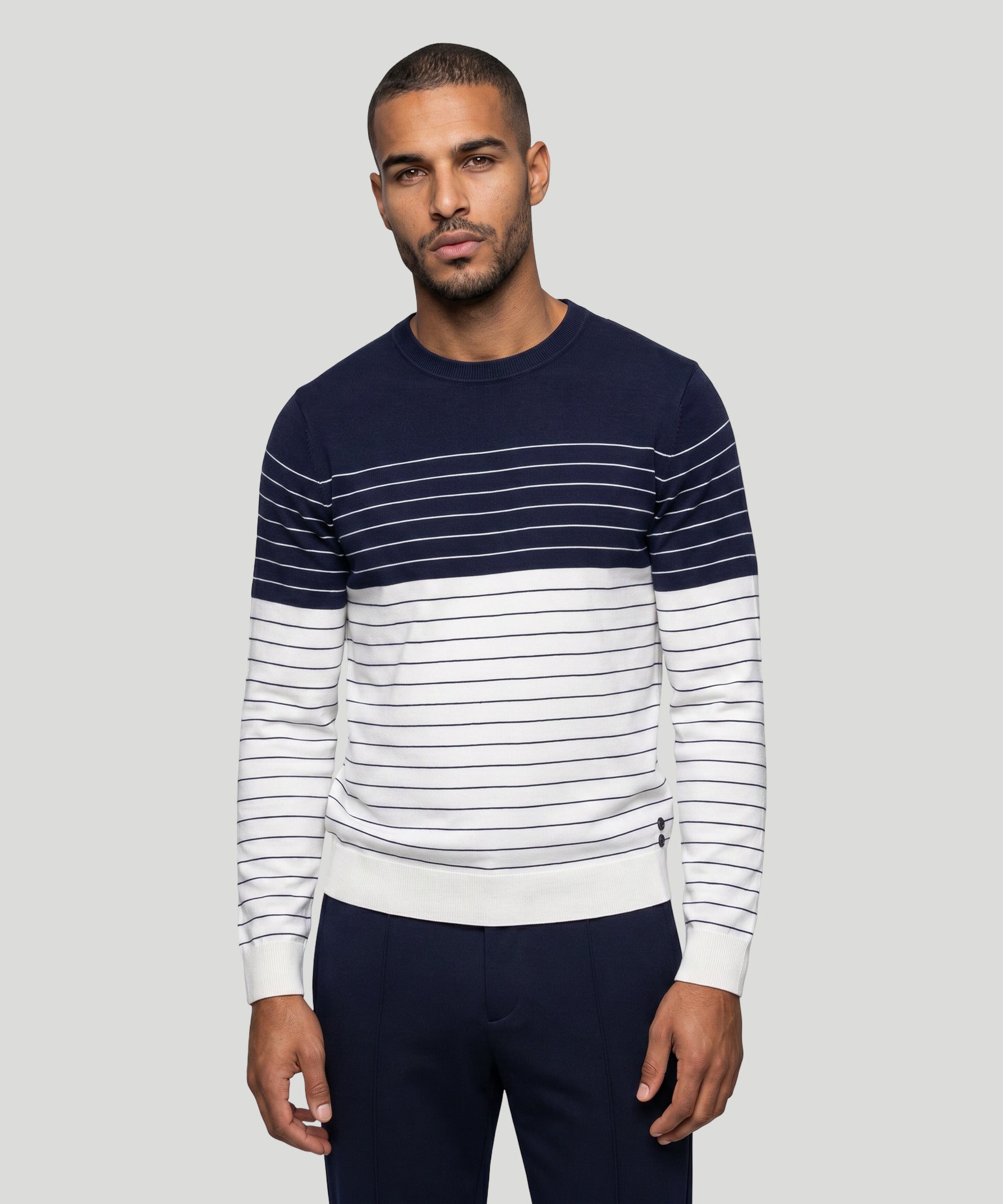 Cotton Sweater w. Pin Stripes: Navy/White