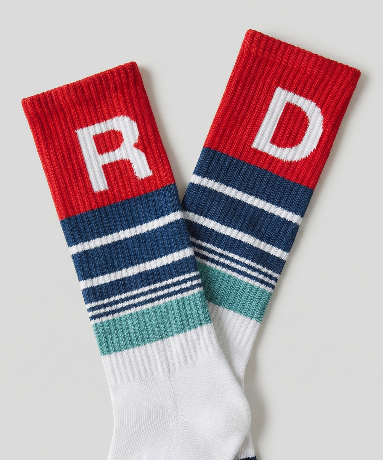 Sport Socks w. Retro Stripes: Shocking Red